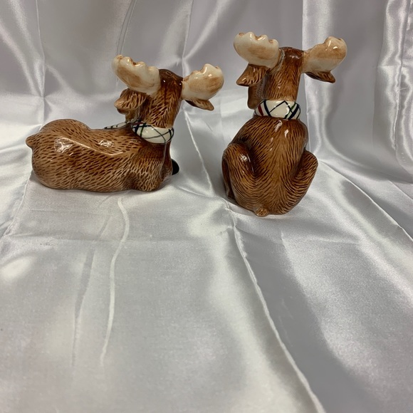 Vintage 2005 Young’s Moose Salt and Pepper Shakers - Picture 4 of 6